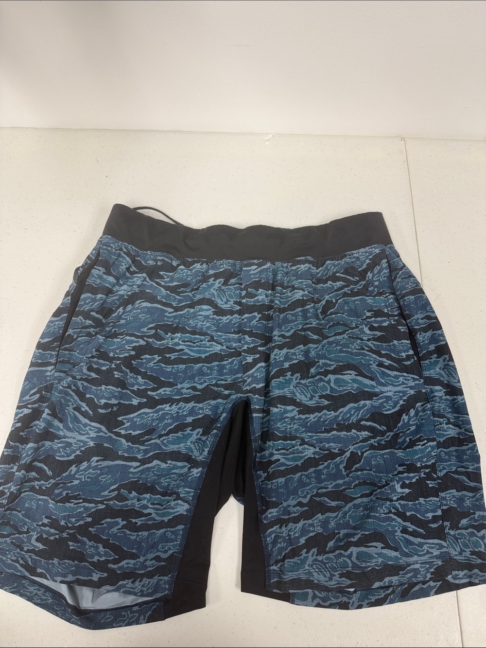 Lululemon T.H.E. Short 9” in Incognito Camo Blue Multi